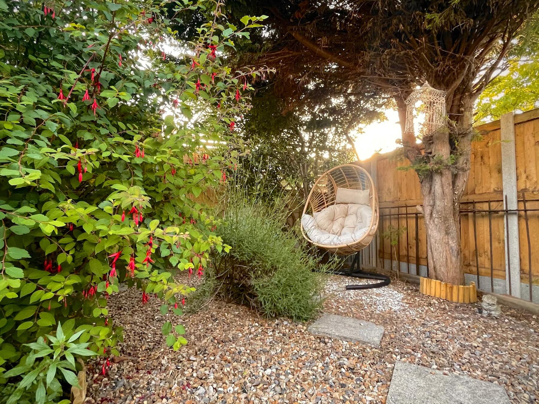 Gravel garden with planting and the swing seat in the far corner